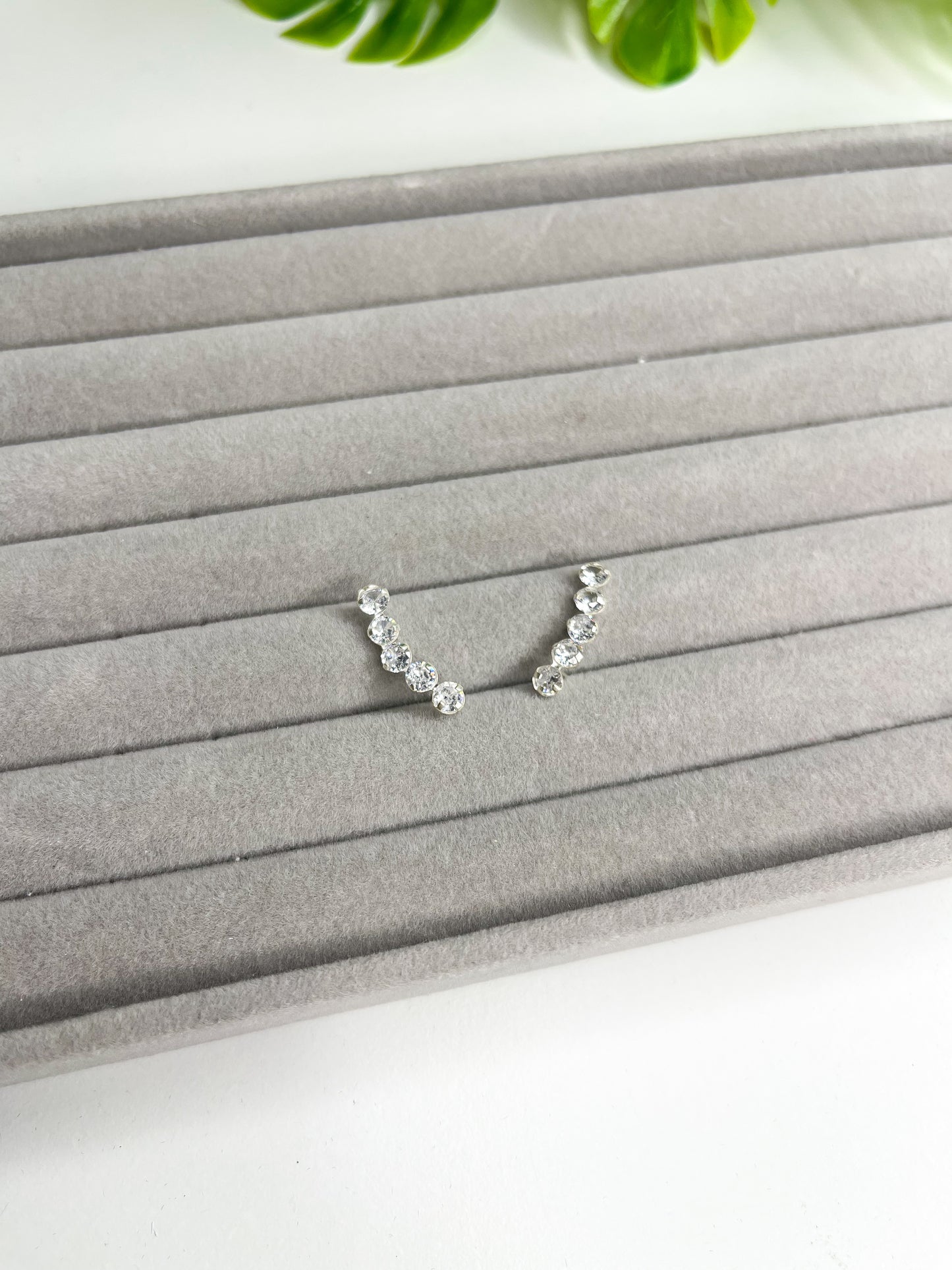 Brinco Ear Cuff 5 pedra de zircônia- Prata 925