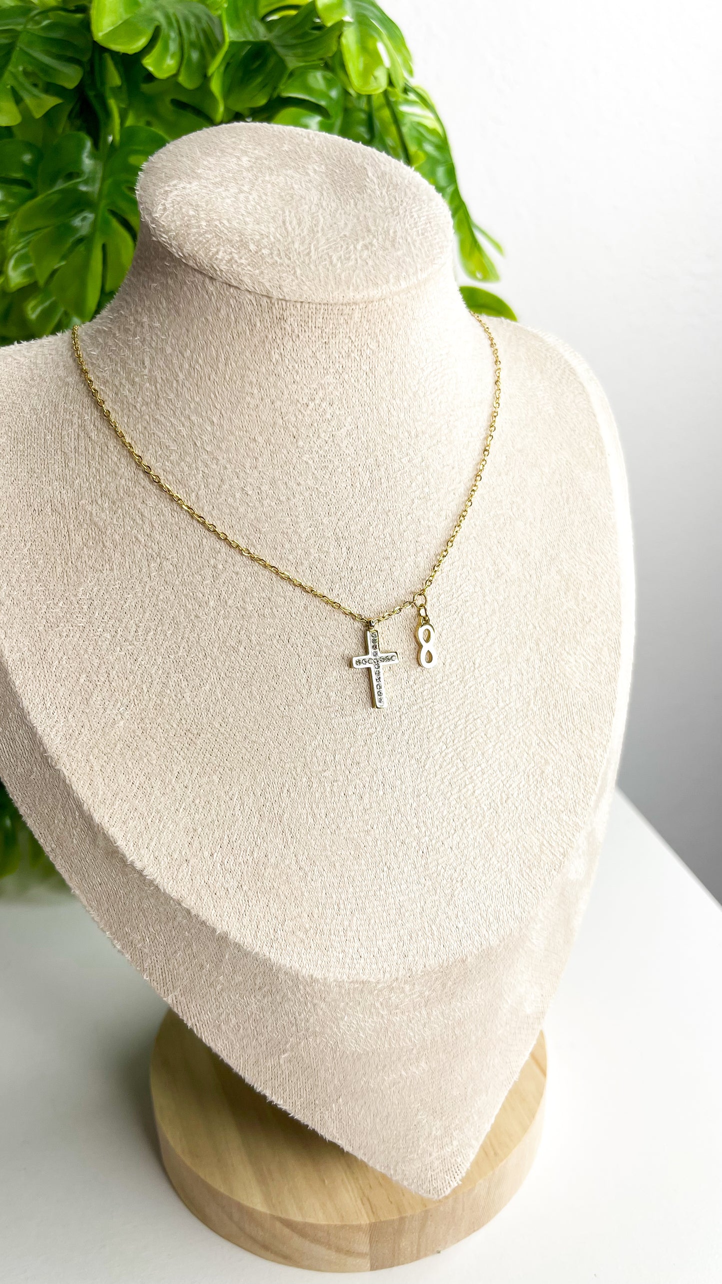Colar Infinity Cross - Aço Inoxidável