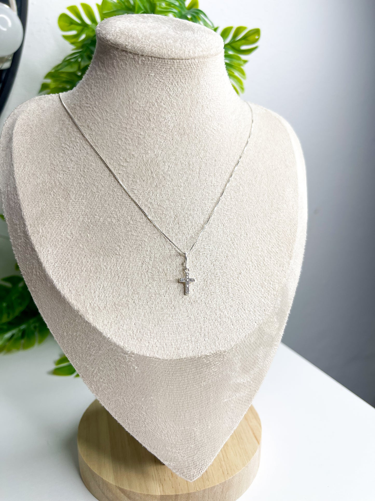 Colar mini Cruz Cravejada - Prata 925