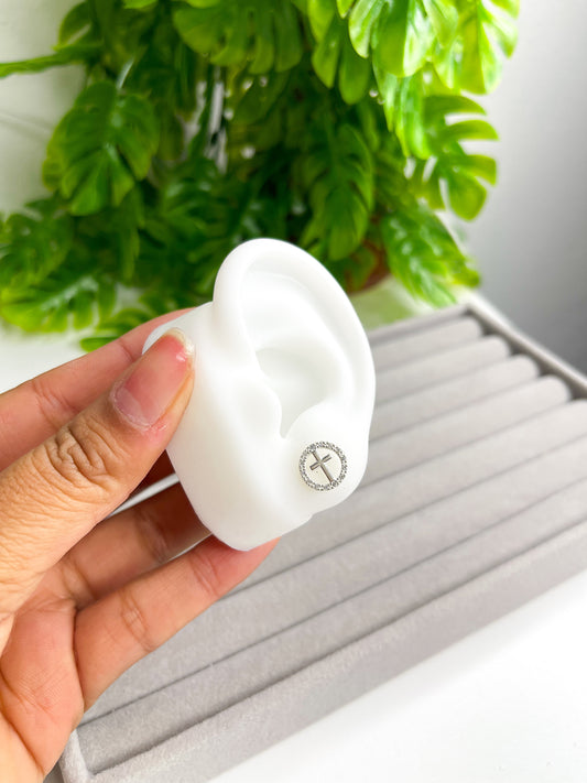 Brinco cruz vazada Cravejada em zircônia- Prata 925