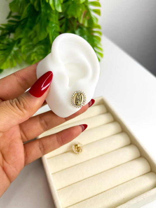 Brinco Nossa Senhora de Fátima Oval Vazado Cravejado Dourado