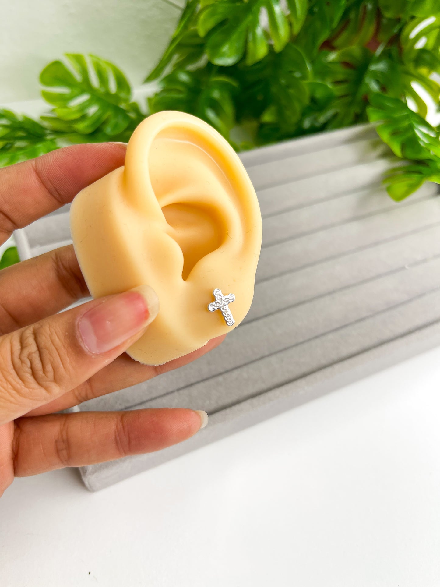 Brinco cruz cravejada - Prata 925