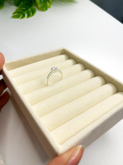 Anel solitário com corações - Prata 925