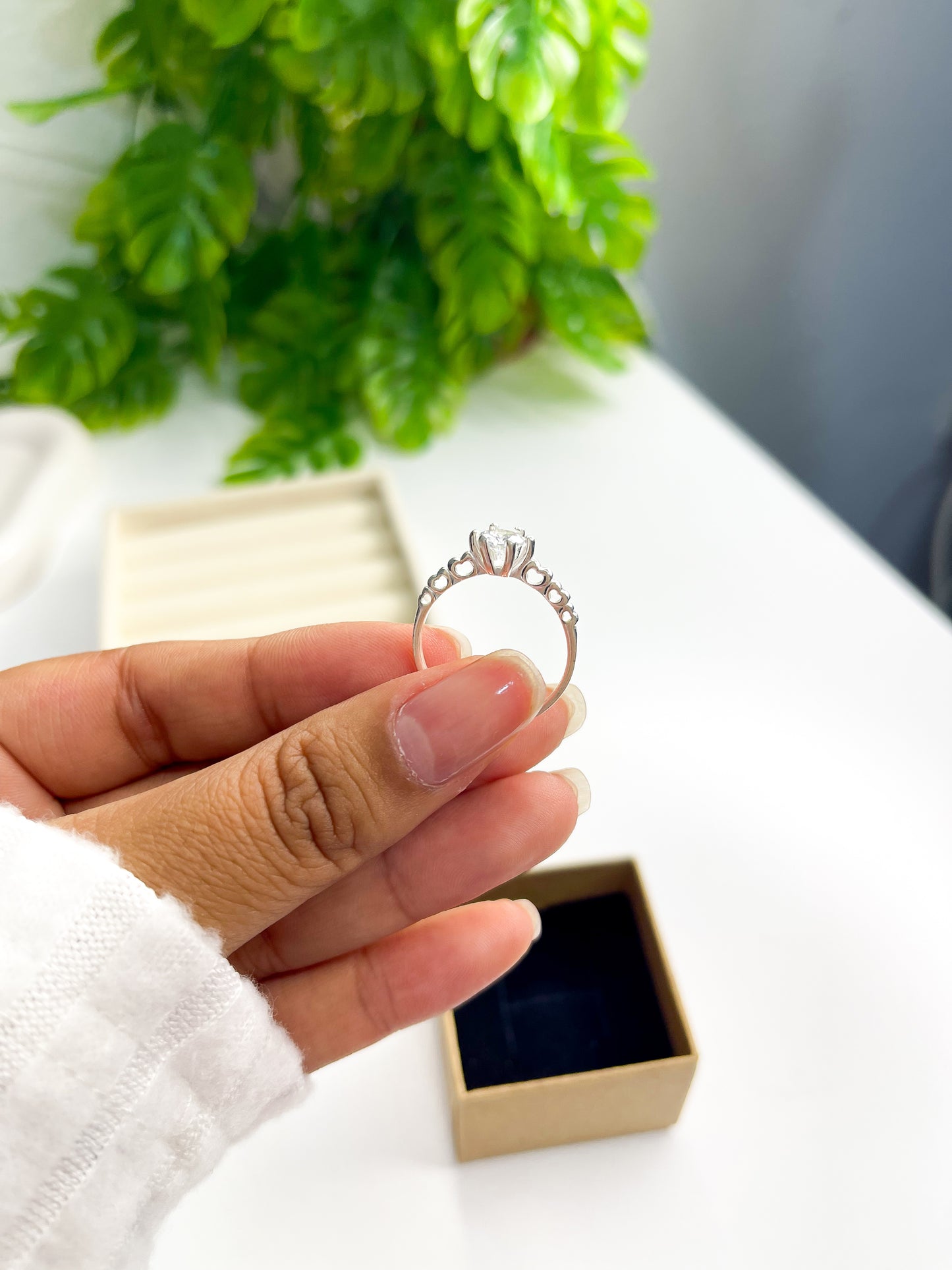 Anel solitário com corações - Prata 925