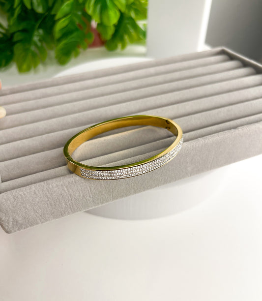 Bracelete Yasmin – Aço Inoxidável Dourado Cravejado com Zircônias