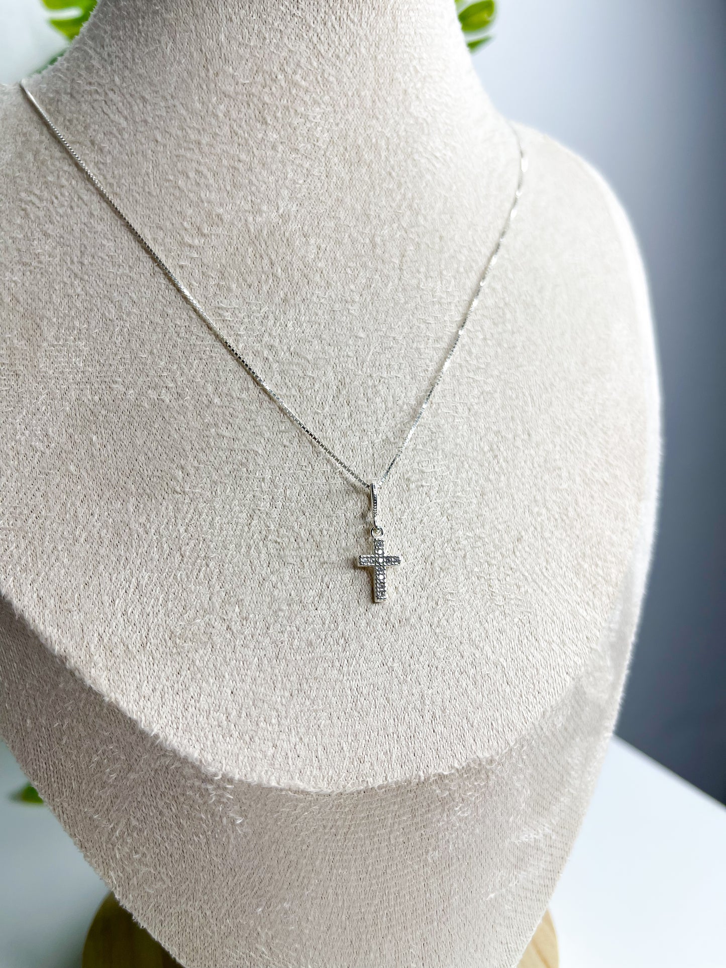 Colar mini Cruz Cravejada - Prata 925