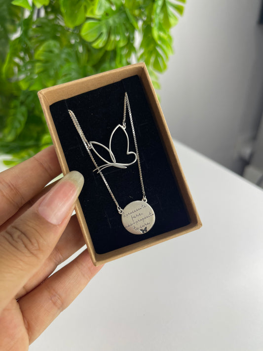 Escapulário Borboleta Minimalista O Processo - Prata 925