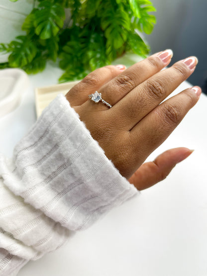 Anel solitário com corações - Prata 925