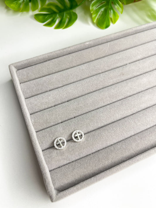 Brinco cruz vazada Cravejada em zircônia- Prata 925