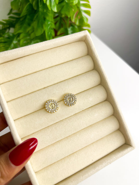 Brinco Nossa Senhora de Fátima Redondo Cravejado Dourado - Aço Inoxidável