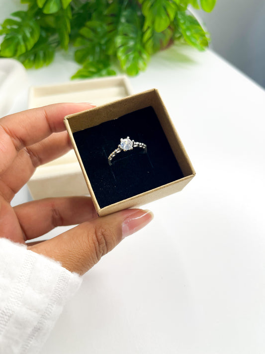 Anel solitário com corações - Prata 925