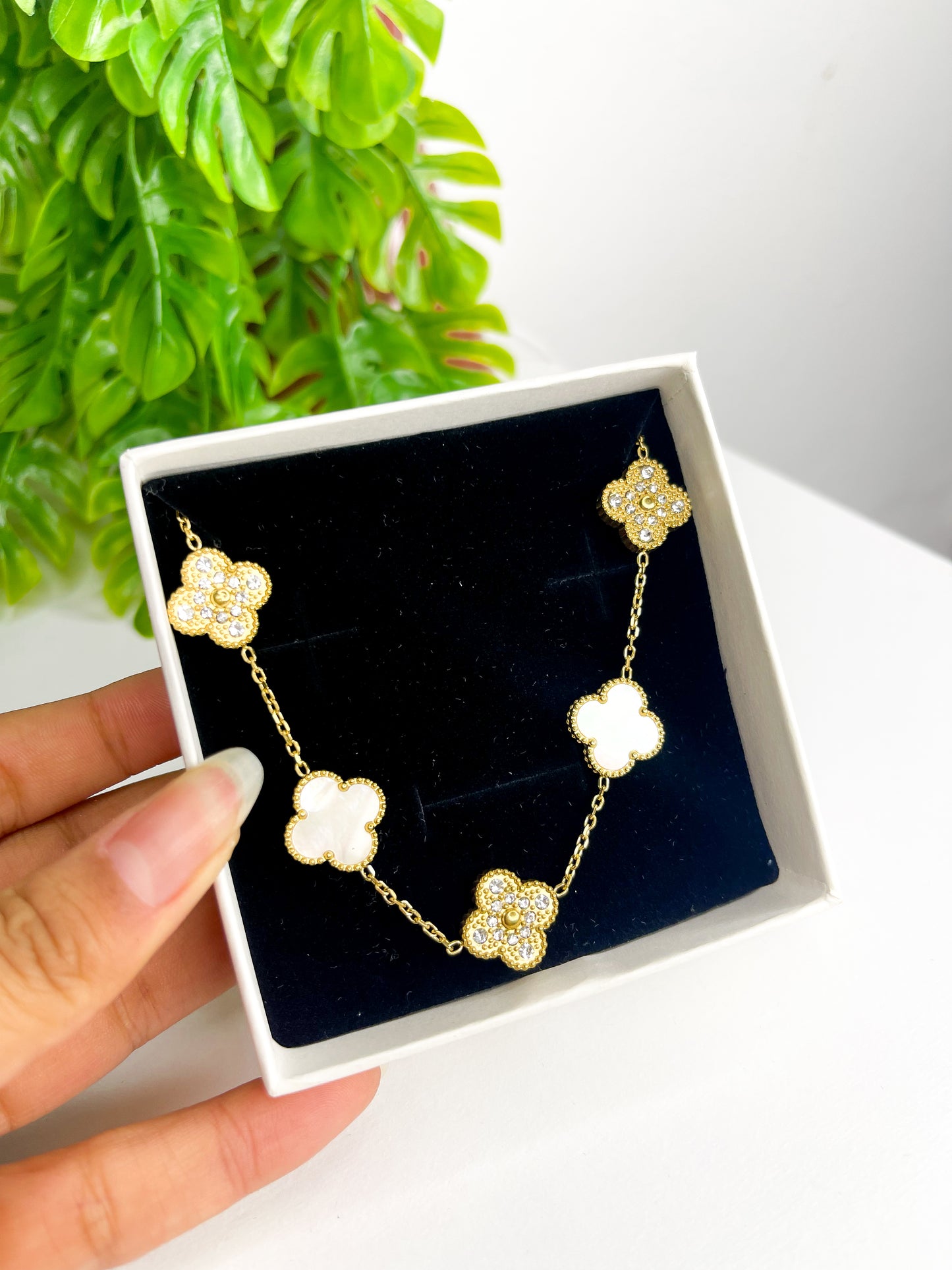 Colar Trevo Royale Branco - Aço Inoxidável