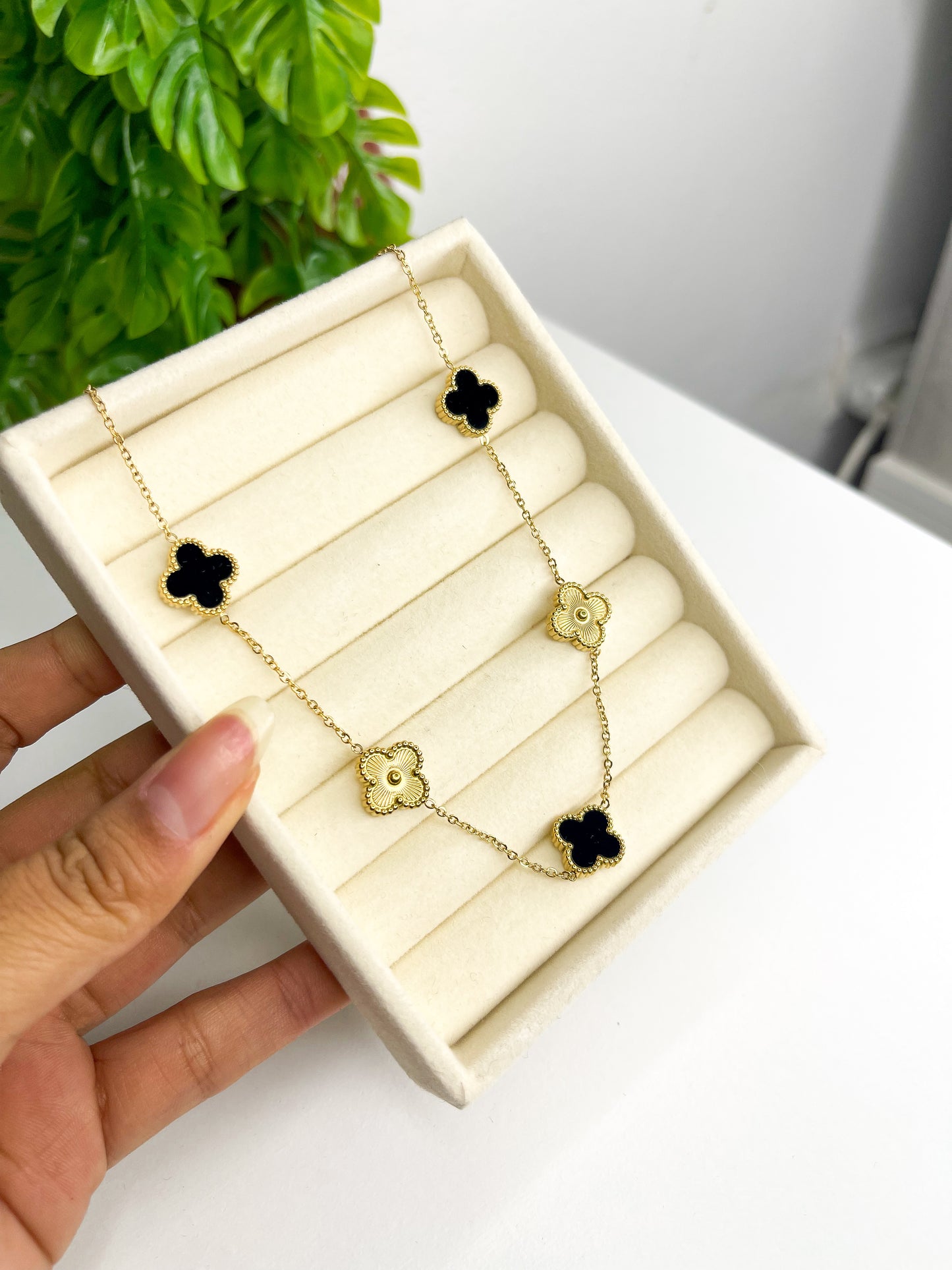 Colar Trevo Ônix Preto - Aço Inoxidável