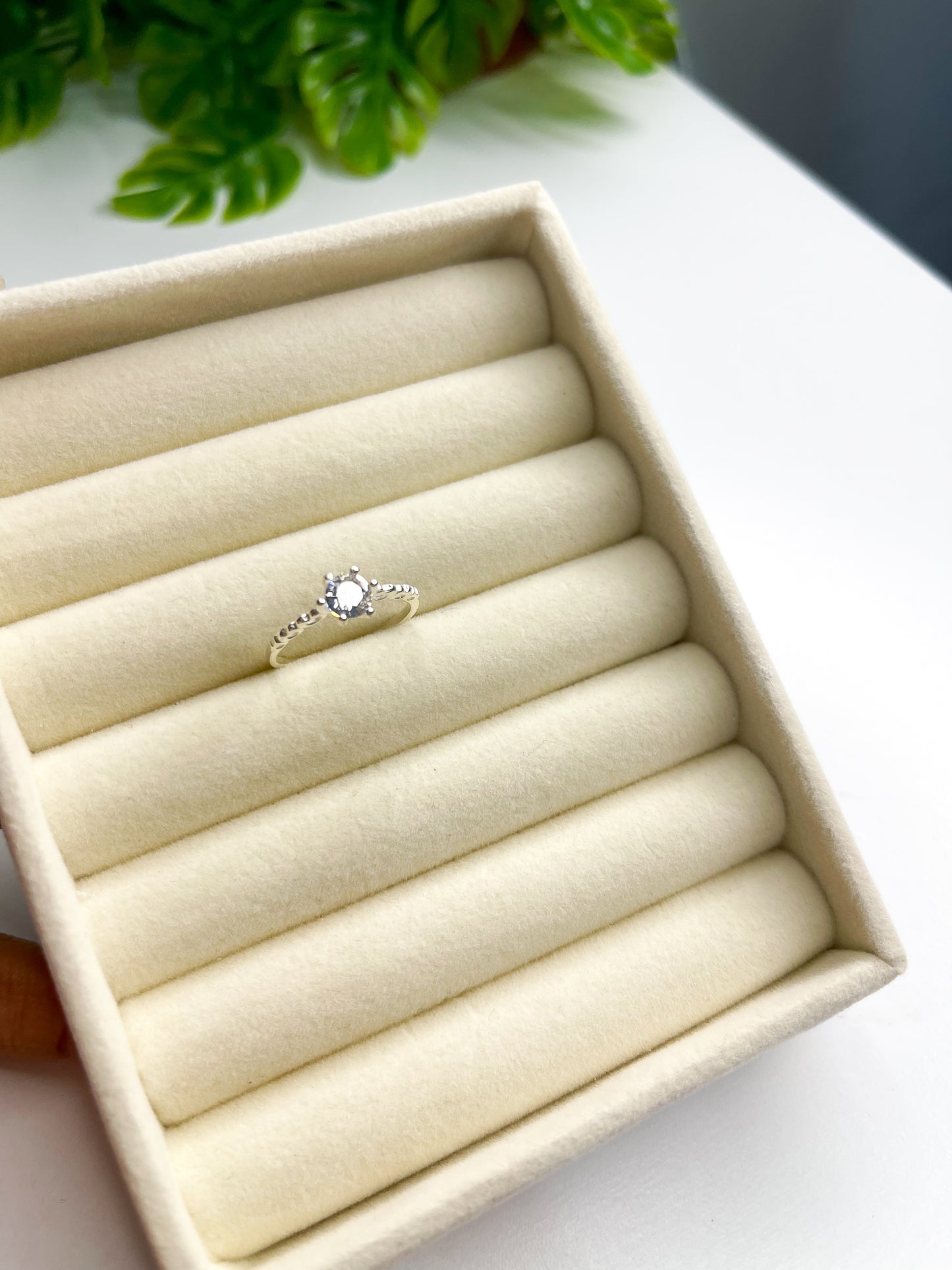 Anel solitário com corações - Prata 925