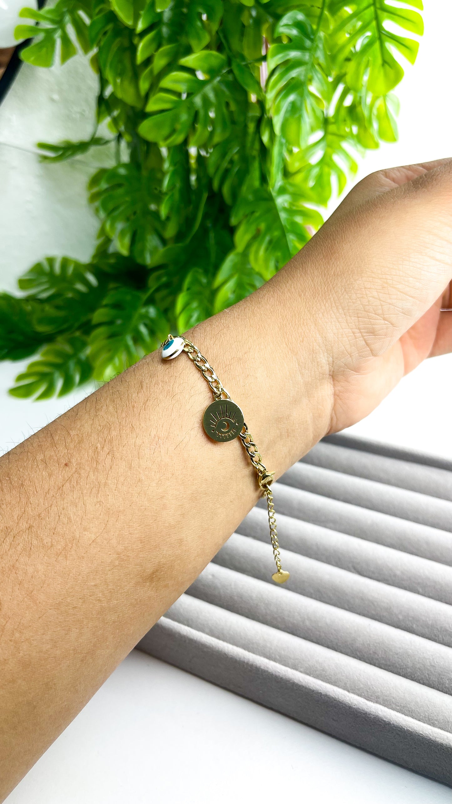 Pulseira Proteção Dourada - Aço Inoxidável