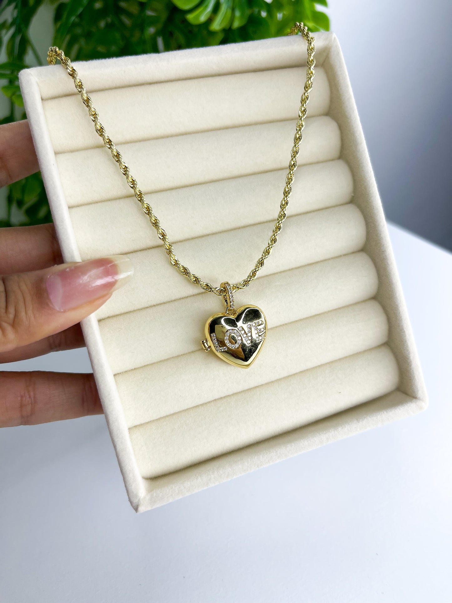 Colar Love Relicário Personalizável - Aço Inoxidável