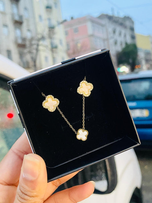 Conjunto brinco e colar trevo branco - Aço inoxidável