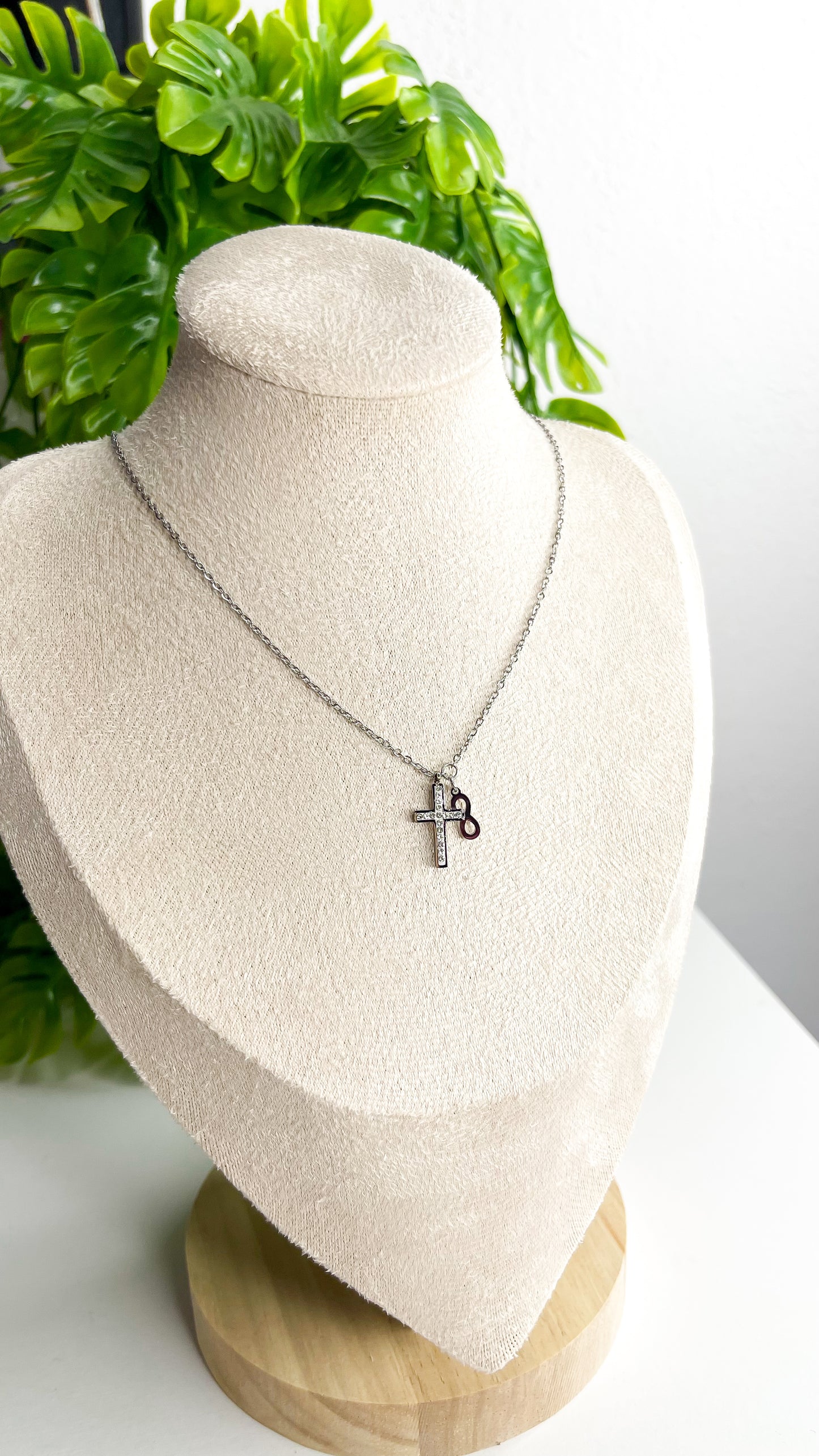 Colar Infinity Cross - Aço Inoxidável