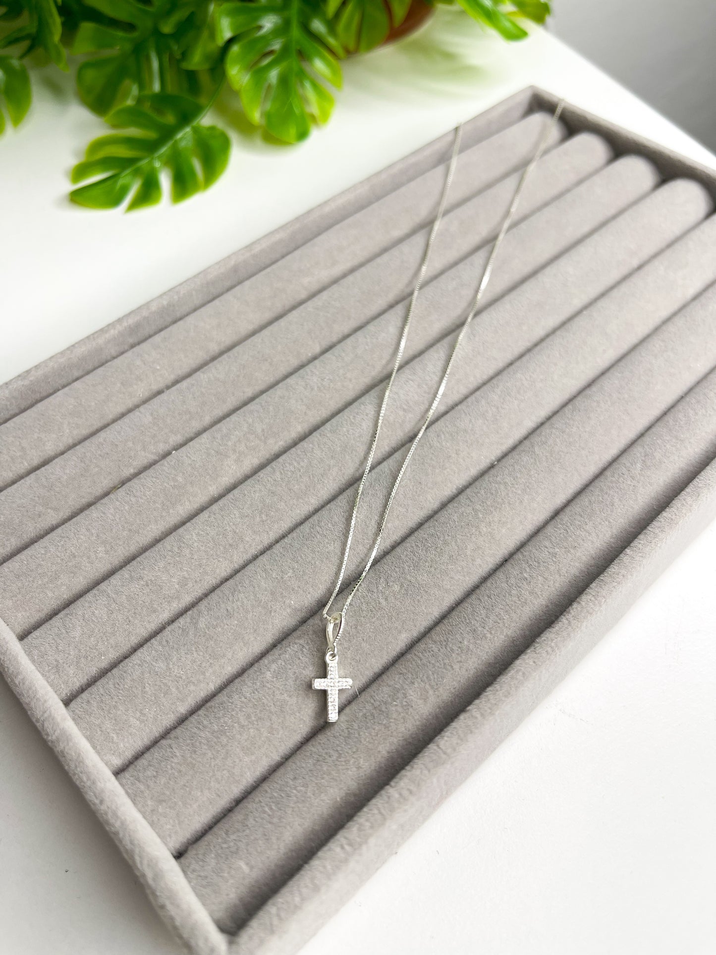 Colar mini Cruz Cravejada - Prata 925