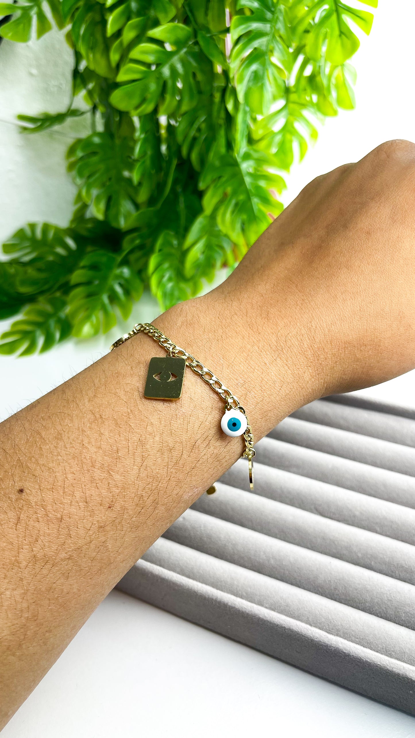 Pulseira Proteção Dourada - Aço Inoxidável