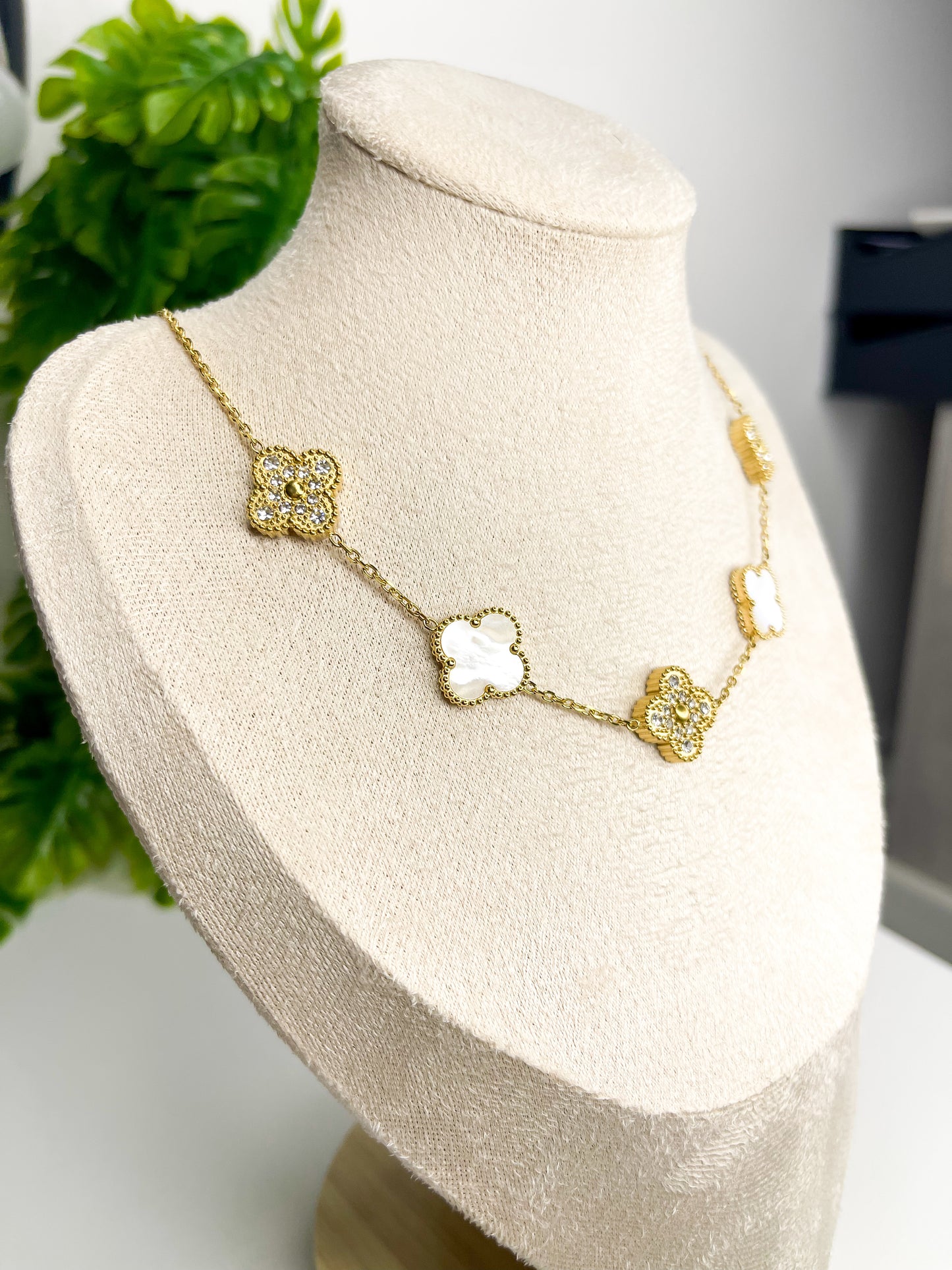 Colar Trevo Royale Branco - Aço Inoxidável