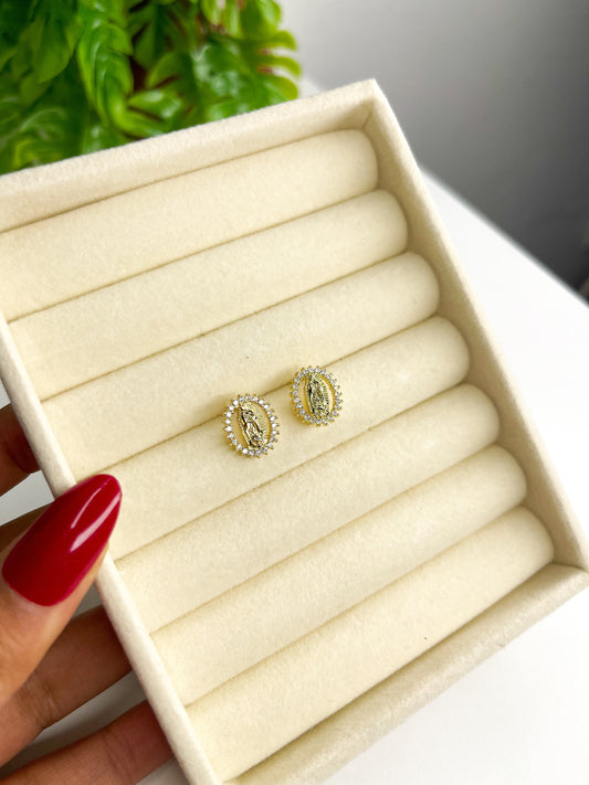 Brinco Nossa Senhora de Fátima Oval Vazado Cravejado Dourado