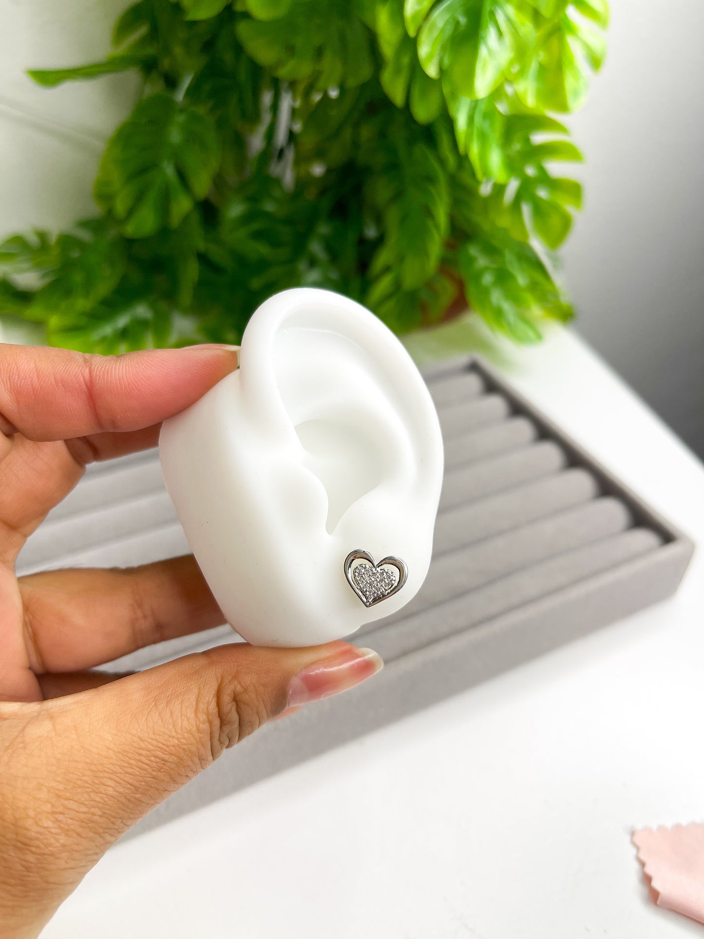 Brinco coração Cravejado e liso - Prata 925